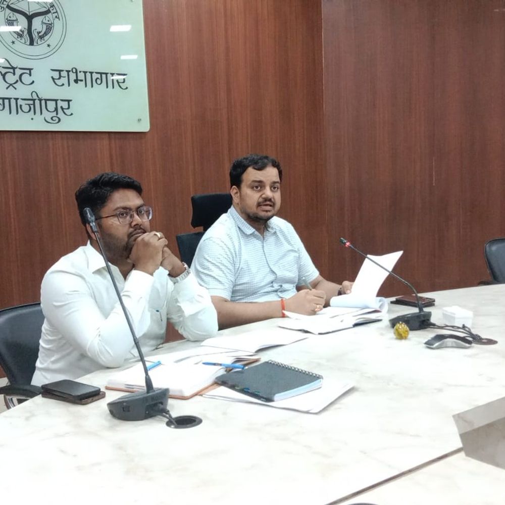 डीएम जल जीवन मिशन की समीक्षा में नाराज:मॉनिटरिंग में कमी पर अधिकारियों को दी चेतावनी, हर घर नल लक्ष्य