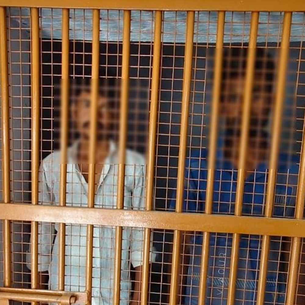 युवक की हत्या करने वाले दो सगे भाई अरेस्ट:अयोध्या में कहासुनी के बाद कुल्हाड़ी से काटा था, शेरवा घाट से पकड़े गए