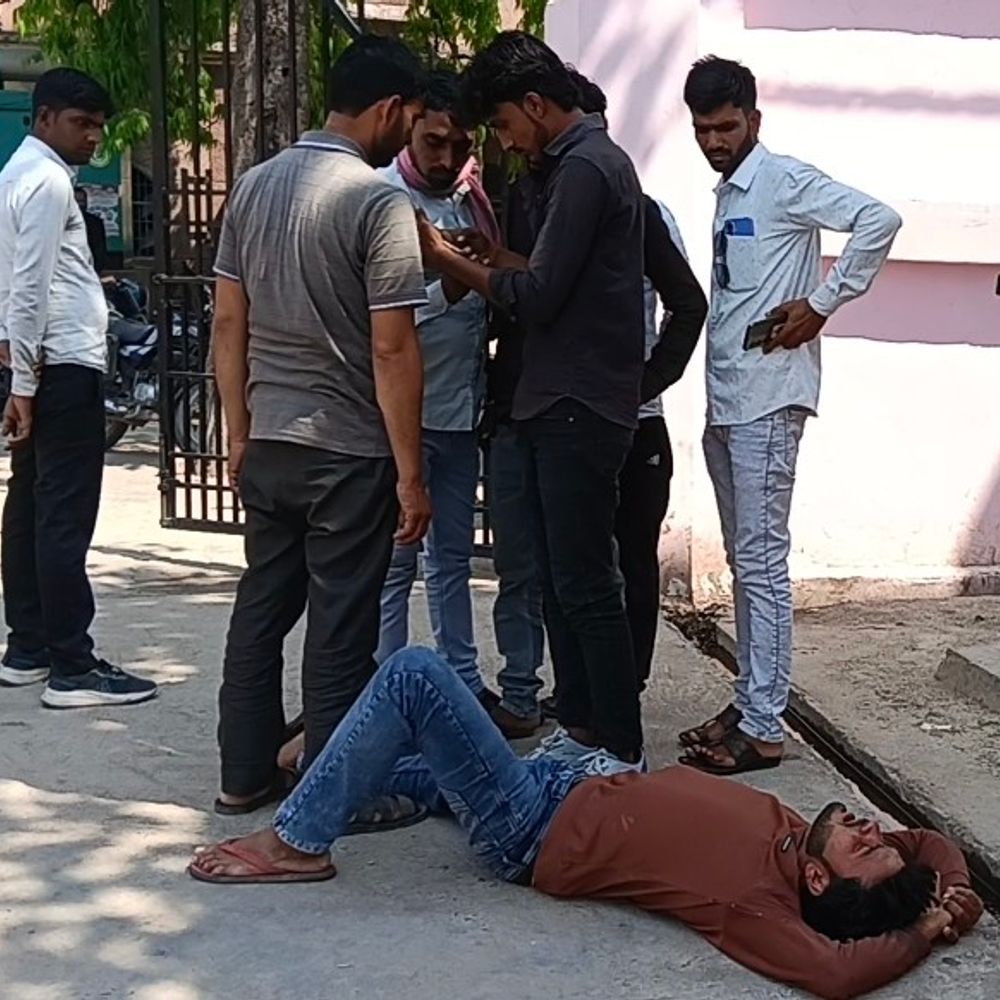 एटा में घरेलू कलह में विवाहिता ने खाया जहर, मौत:मायके पक्ष ने ससुराल पर लगाए प्रताड़ना के आरोप, कार्रवाई की मांग