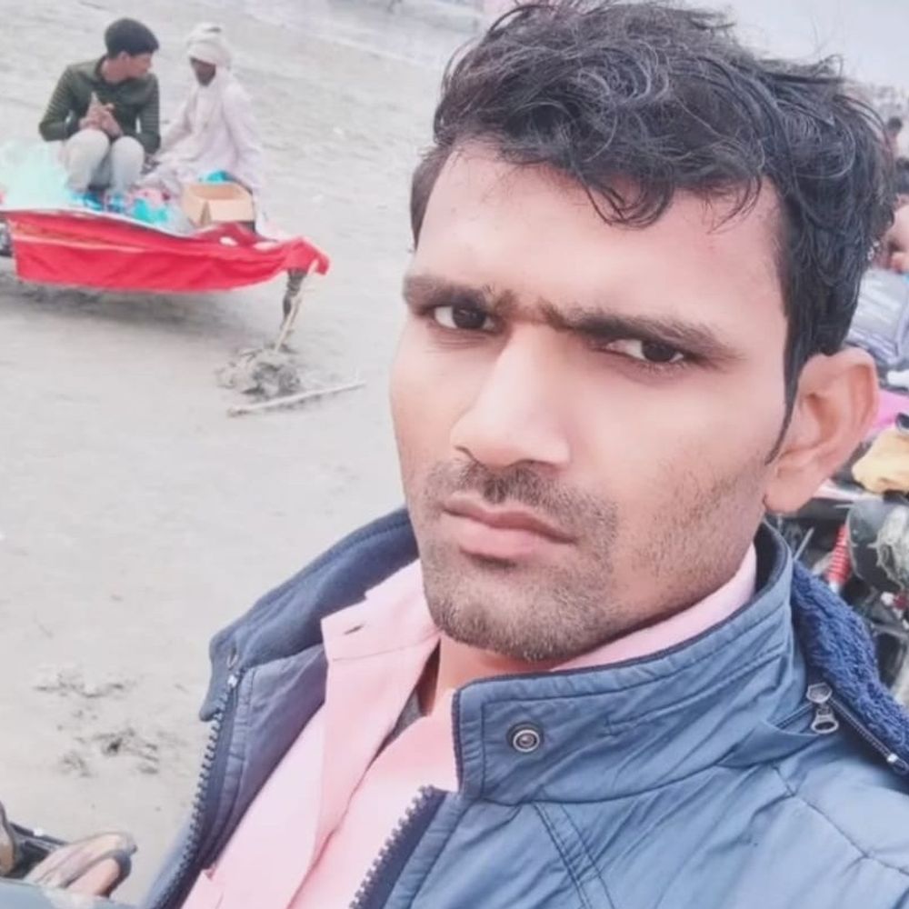 बदायूं में वाहन की टक्कर से युवक की मौत:बाइक से शादी में जाते समय हादसा, जिला अस्पताल में कराया था भर्ती
