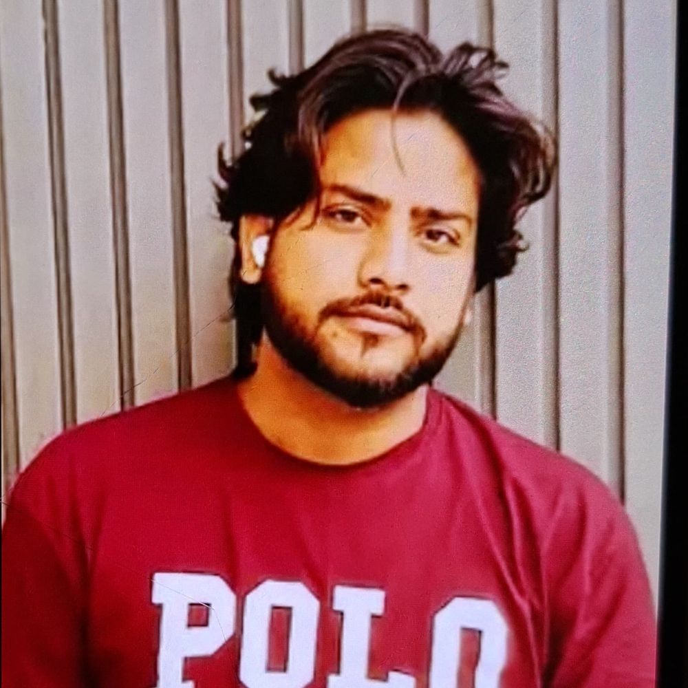 फरीदाबाद में गर्लफ्रेंड की चुन्नी से युवक ने लगाई फांसी:  होटल में पंखे से लटका मिला शव, दोनों शादीशुदा, तीन-तीन बच्चों के पिता – Ballabgarh News