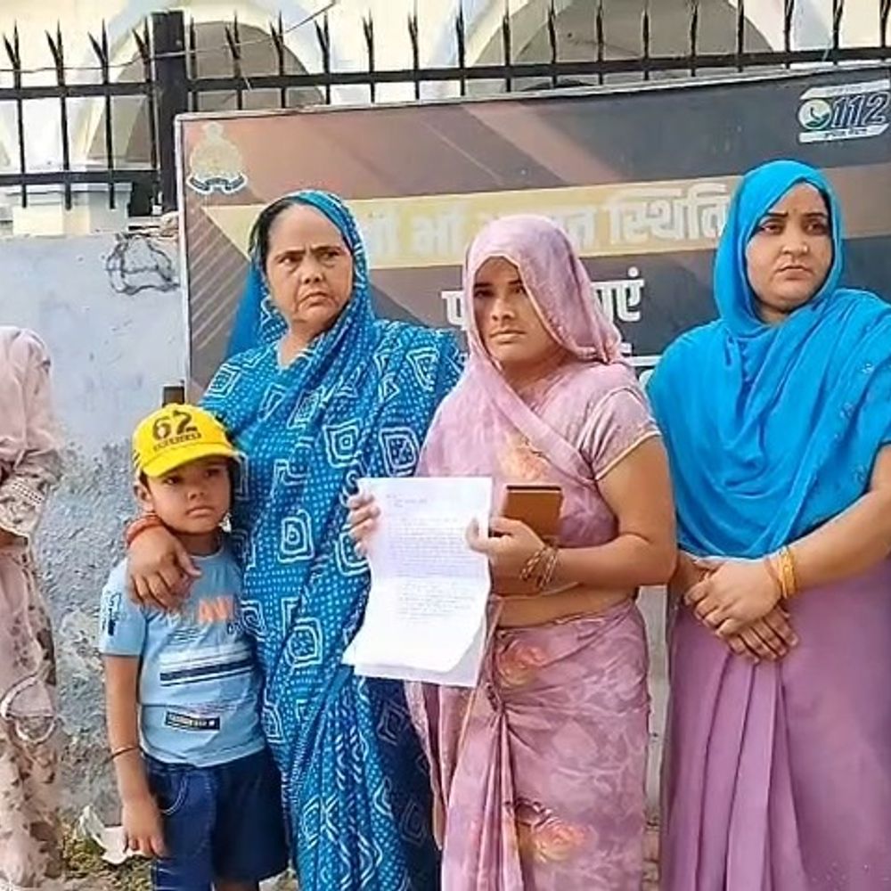 मैनपुरी में पेट्रोल पंप कर्मचारी की संदिग्ध मौत:पत्नी बोली- गोली मारकर हत्या, पुलिस बता रही आत्महत्या; FIR को लेकर भी विवाद