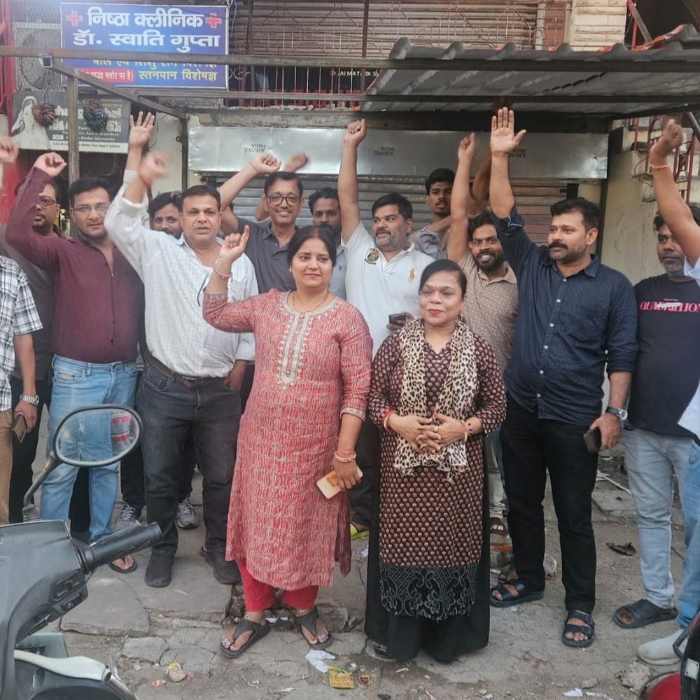 लखनऊ में शराब की नई दुकान खुलने पर विरोध:लेखराज मार्केट में व्यापारियों क्षेत्रीय लोगों ने जताई नाराजगी , महिला सुरक्षा को खतरा बताया