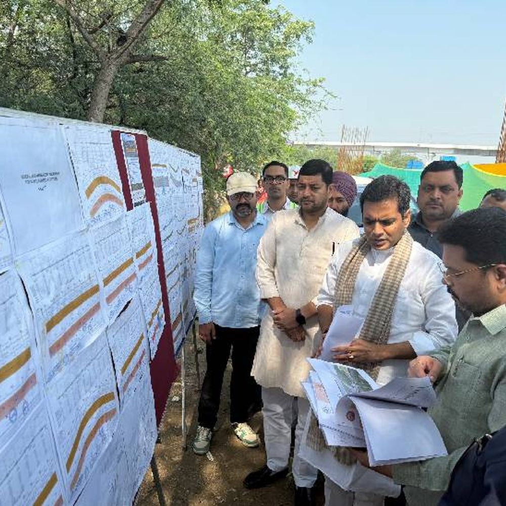 नोएडा विधायक ने एलिवेटेड का किया निरीक्षण:50 प्रतिशत काम पूरा, 5.5 किमी को बनाने में 892 करोड़ होंगे खर्च, 185 करोड़ का काम पूरा