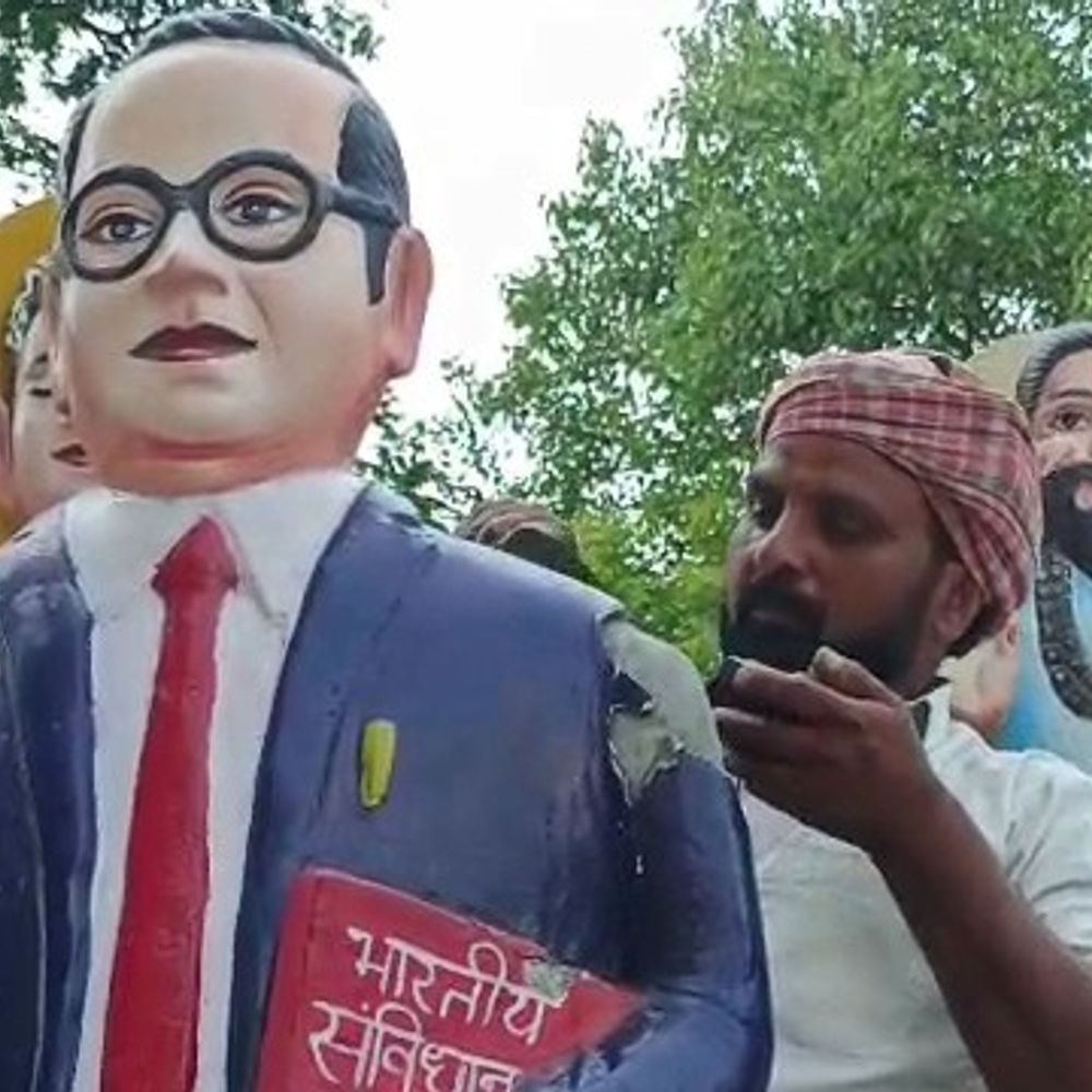 आजमगढ़ में शादी समारोह में जमकर मारपीट:तोड़ी गई डॉक्टर भीमराव अंबेडकर की प्रतिमा, उपद्रवियों के विरुद्ध दर्ज हुआ मुकदमा, तीन हिरासत में