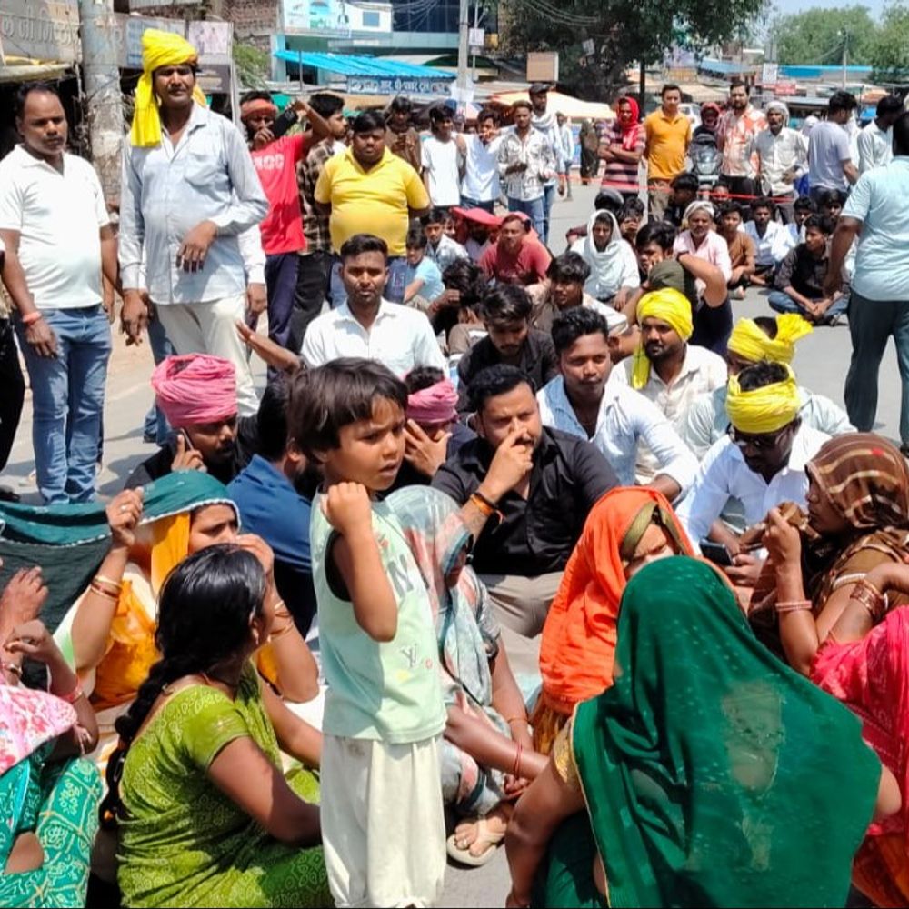 वाराणसी में बारात के झगड़े में युवक की पीट-पीटकर हत्या:सिर और चेहरा कूंचा, शरीर पर भी गंभीर चोटें; परिजनों का चक्काजाम
