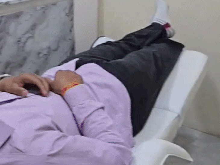 अवैध हेयर ट्रांसप्लांट ​क्लीनिक पर कार्रवाई:  सीएमएचओ की टीम ने मारा छापा, शोभागपुरा स्थित सेरविक एस्थेटिक ​क्लिनिक नाम से था संचालित – Udaipur News