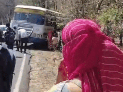 कोटा–रावतभाटा रूट पर खटारा बसों में सफर को मजबूर यात्री:  ब्रेक फेल और बीच रास्ते खराब बसें,स्टाफ की कमी से ठप बस सेवा, डेली अप डाउन वाले सुबह घंटों इंतजार करते – Kota News