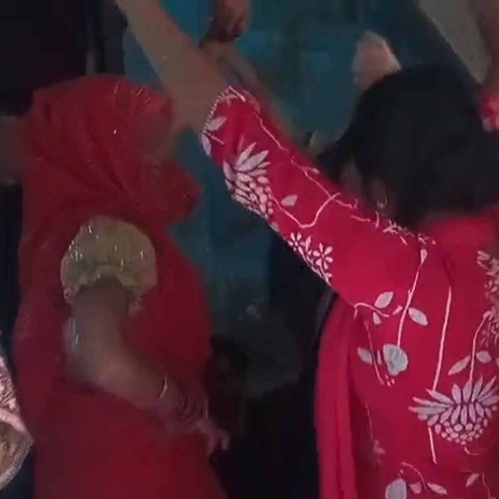 दीपू के घर में डांस करते मदरसा छात्रा का वीडियो:कन्नौज में दलित युवक पर अपहरण और रेप के आरोप, बहन ने कहा- शादी हुई थी