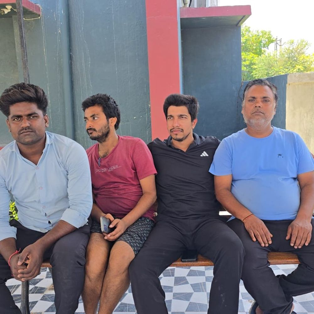 दरभंगा में ऑटो ड्राइवर की सड़क हादसे में मौत:  सड़क किनारे गाड़ी ठीक कर रहे थे, तेज रफ्तार वाहने ने रौंदा; परिवार में अकेले कमाने वाले थे – Darbhanga News