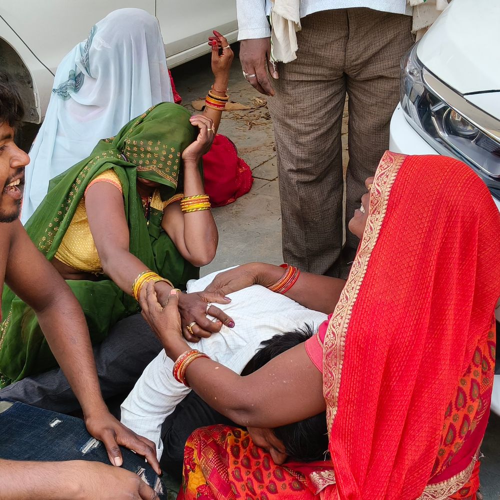 चित्रकूट में सड़क हादसे में युवक-महिला की मौत:बुआ के घर शादी में जा रहा था युवक, महिला भी चपेट में