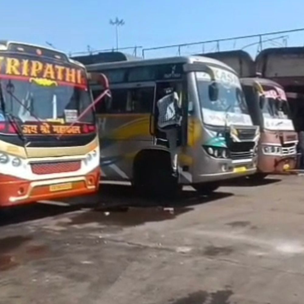 शहडोल बस स्टैंड पर रसूखदारों का कब्जा:  छोटे ठेले हटे, लेकिन बसों का कब्जा बरकरार; प्रशासन मौन – Shahdol News