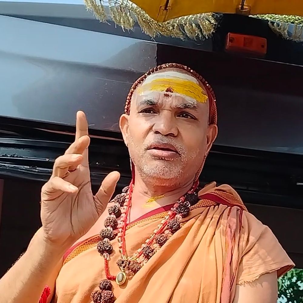 शंकराचार्य अविमुक्तेश्वरानंद बोले- गौ माता को पशु सूची से हटाएं:बलिया में कहा- पशु सूची से हटाकर माता का दर्जा दें