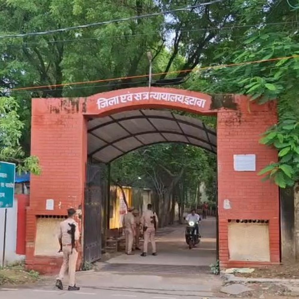 8 साल पुराने दोहरे हत्याकांड में कोर्ट ने सुनाया फैसला:इटावा में बहू ने प्रेमी के साथ मिलकर सास-ससुर को मार डाला था, आजीवन कारावास हुआ