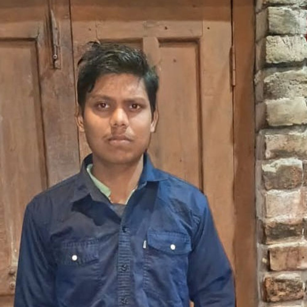 बोलेरो की टक्कर से दो सगे भाइयों की मौत:डोभी में बेटे समेत तीन अन्य घायल, वाराणसी रेफर