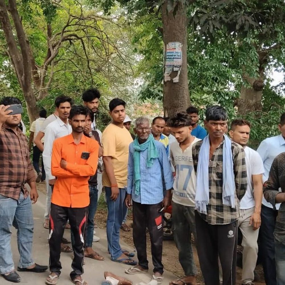 सीतापुर में सड़क हादसे में चाची-भतीजे की मौत:बाइक से जा रहे थे, तेज रफ्तार वाहन ने टक्कर मारी, वाहन लेकर चालक फरार
