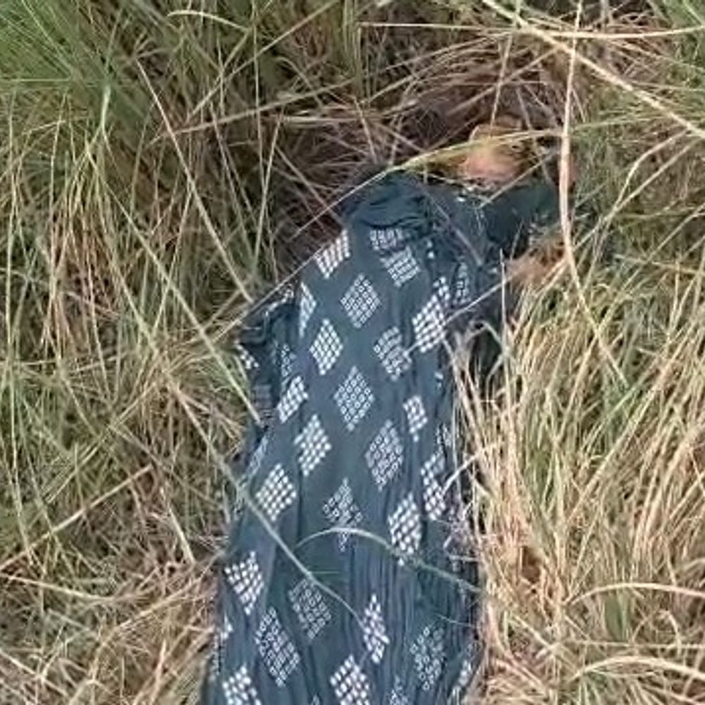 अमरोहा के गजरौला में अज्ञात युवती का शव मिला:रेलवे लाइन के किनारे पड़ी थी लाश, जहर से मौत होने की आशंका