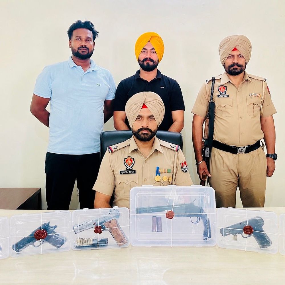 मोहाली में अवैध हथियार गिरोह का भंडाफोड़:  तीन आरोपी गिरफ्तार, पुलिस ने छह पिस्तौल और 12 जिंदा कारतूस बरामद किए – Kharar News