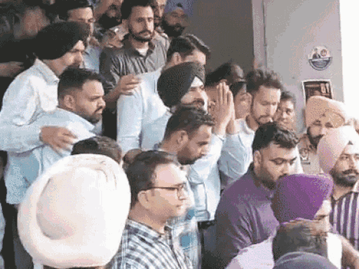 DM रंधावा सुसाइड केस में भुल्लर परिवार की बढ़ीं मुश्किलें:  मंत्री लालजीत भुल्लर के पिता को हाईकोर्ट से नहीं मिली राहत, सुनवाई शुक्रवार तक टली – Chandigarh News