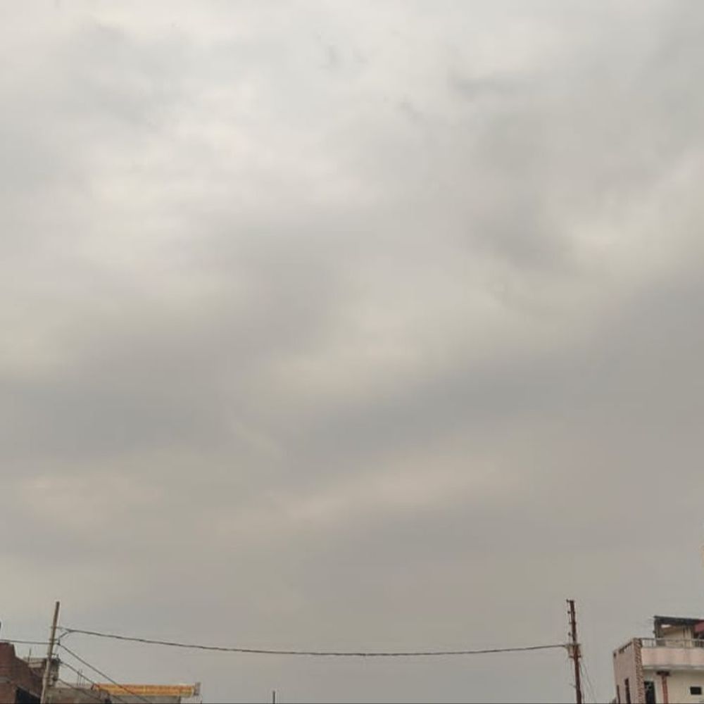 आजमगढ़ में देर रात बारिश के बाद तापमान में गिरावट:29 डिग्री सेल्सियस पहुंचा तापमान, आसमान में छाए बादल