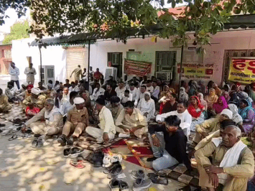 फतेहाबाद में शहर की सड़कें बनी डंपिंग प्वाइंट:  कर्मचारियों की हड़ताल से बढ़ी परेशानी; यूनियन नेता बोले-हमारी कोई सुन नहीं रहा – Fatehabad (Haryana) News