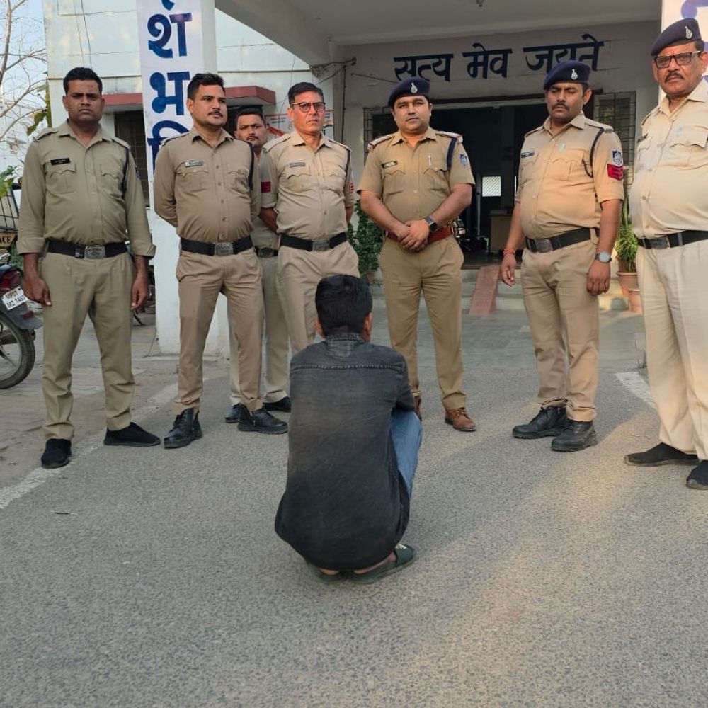 रिकवरी एजेंट अपहरण, एक गिरफ्तार, आरक्षक फरार:दतिया में फाइनेंस कंपनी कर्मचारी को अगवा कर कट्टा अड़ाया, एसपी ने किया था सस्पेंड