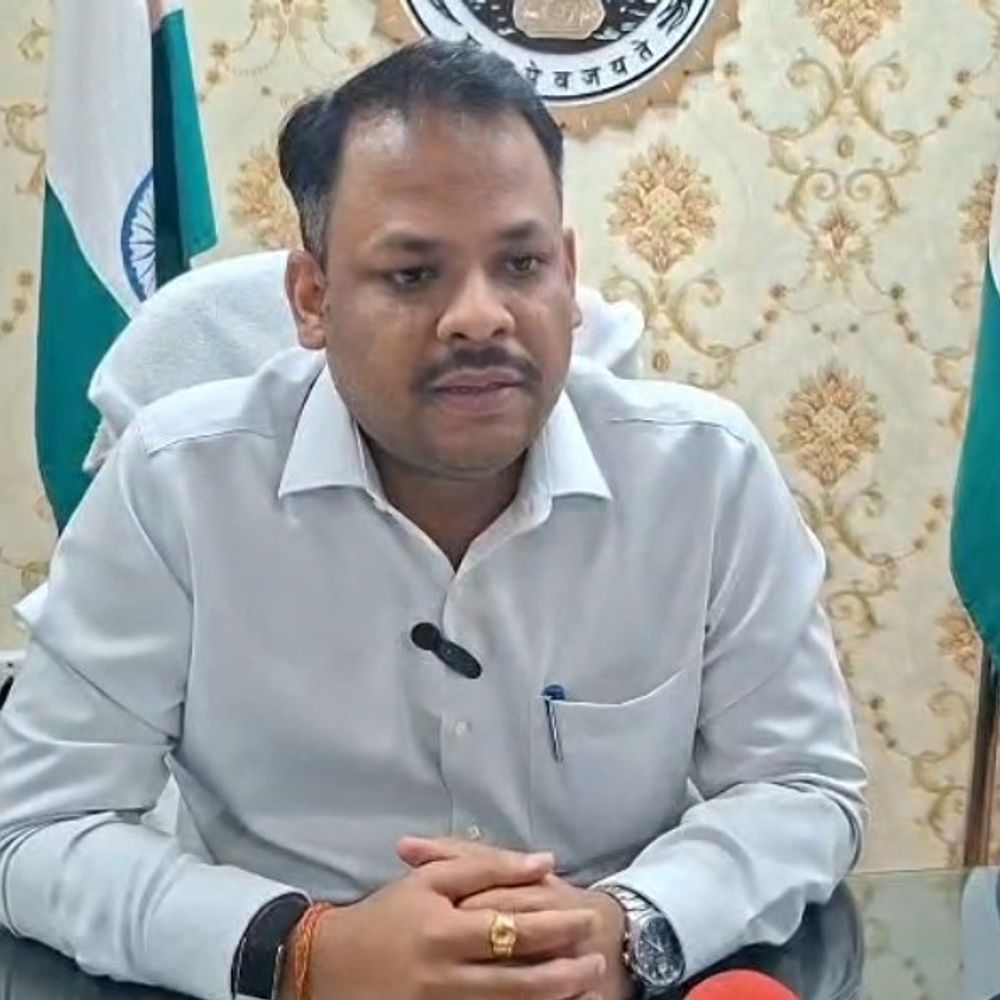 जनगणना कार्य में लापरवाही पर प्रगणक निलंबित:  देवास कलेक्टर ने मकान सूचीकरण शुरू नहीं करने पर शिक्षक पर कार्रवाई की – Dewas News