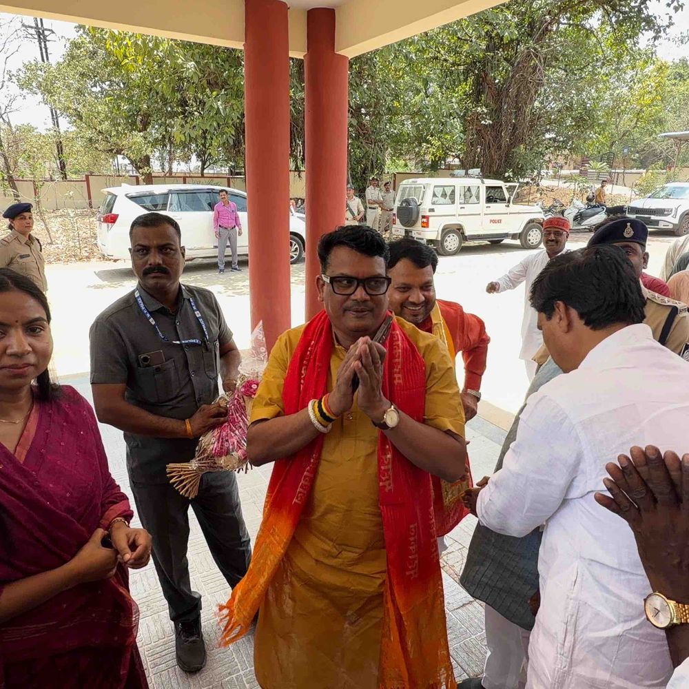 प्रभारी मंत्री ने आगर में की योजनाओं की समीक्षा:सड़कों की मरम्मत और गेहूं उपार्जन के निर्देश दिए; लापरवाही पर जताई नाराजगी