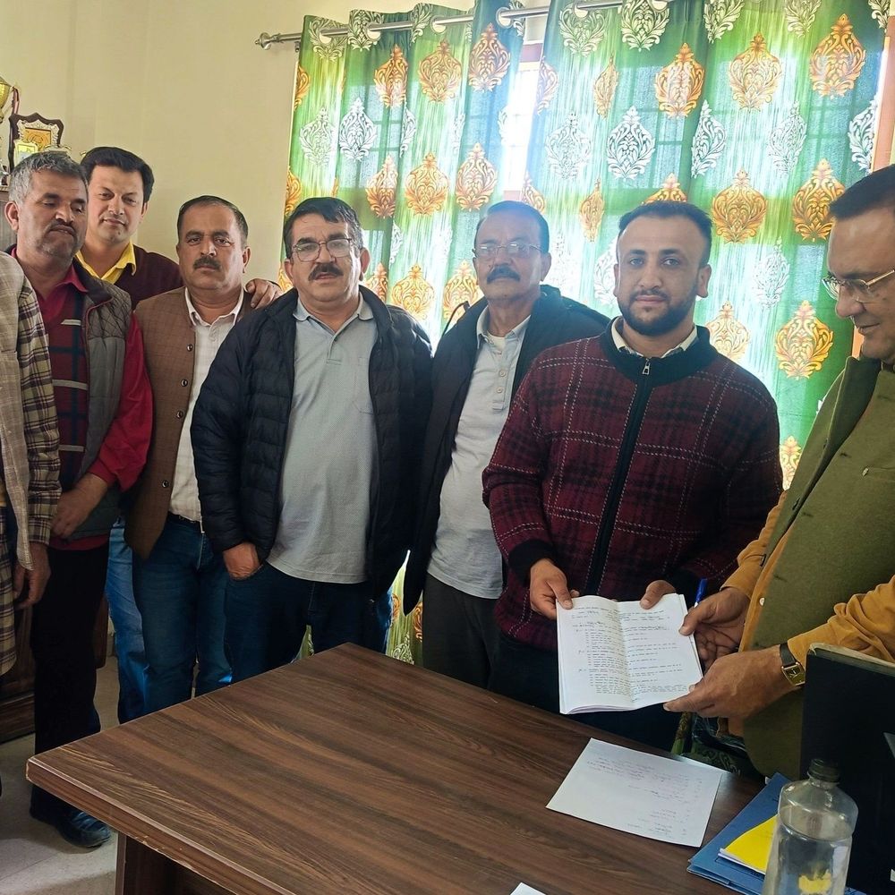 हिमाचल में मशहूर लोक गायक की पत्नी आज भरेगी नॉमिनेशन:  ढोल-नगाड़ों के साथ पहुंच रहे दावेदार, पहले दिन 16 हजार 891 ने भरे नामांकन – Shimla News