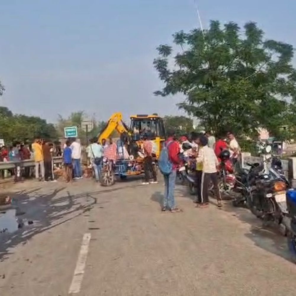 ‘पुल से सभी प्रकार के वाहनों का परिचालन बंद’-प्रशासन:  जमुई में नरियाना-मांगोबंदर पर आवाजाही ठप, जर्जर स्थिति के कारण प्रतिबंध – Jamui News