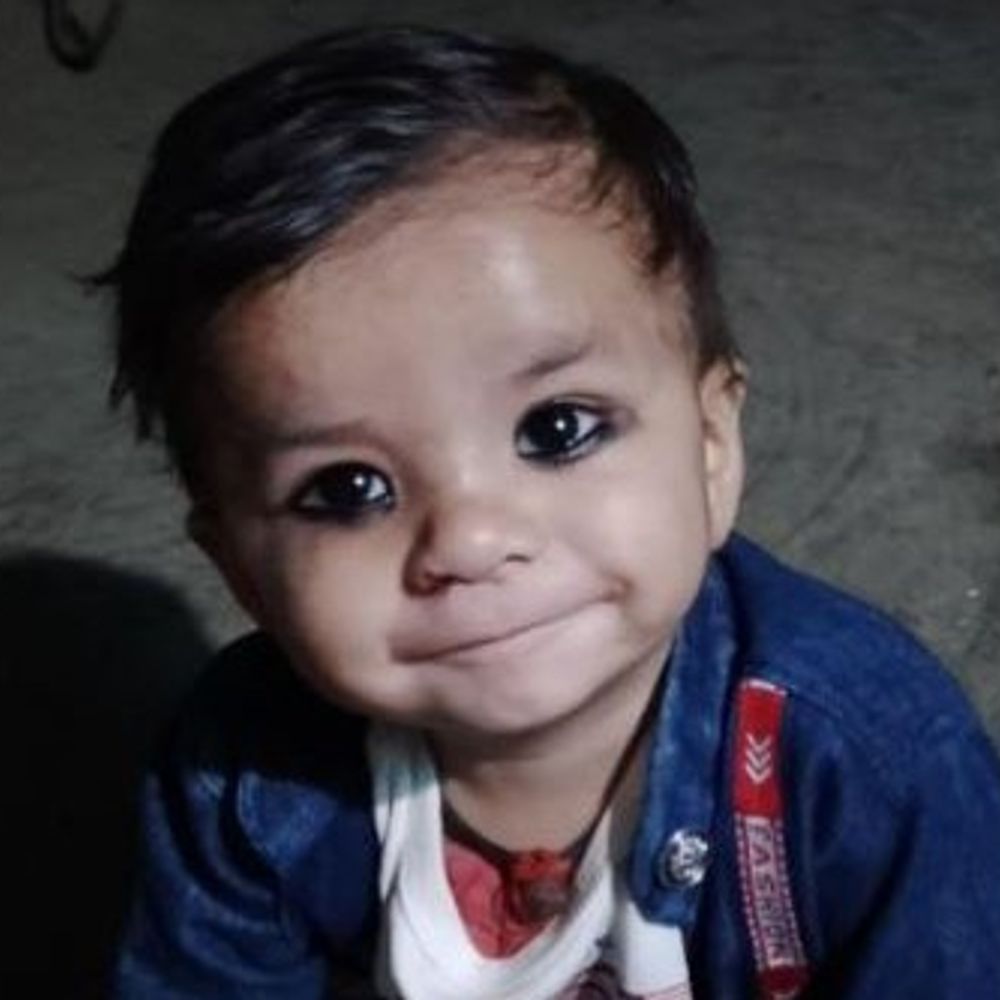 घर के आंगन से 3 साल के बच्चे का अपहरण:बदमाश कार में ले गए, दमोह में परिजन ने थाने पर दिया आवेदन