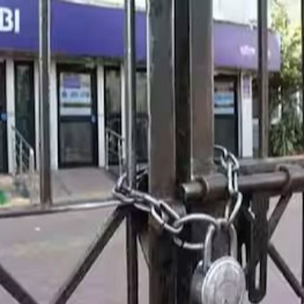 MP में 25-26 मई को काम नहीं करेंगे बैंककर्मी:एसबीआई कर्मचारियों की हड़ताल; बैंकिंग सेवाओं पर पड़ेगा असर