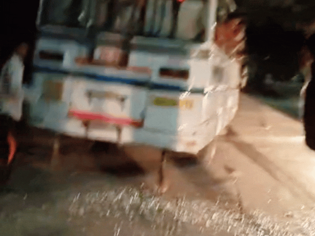 ओसियां में धार्मिक यात्रा पर जा रहे यात्रियों पर हमला:  पुरानी रंजिश के चलते बदमाशों ने बस को घेरा, सरियों-लाठियों से किया वार, 25 घायल – Jodhpur News