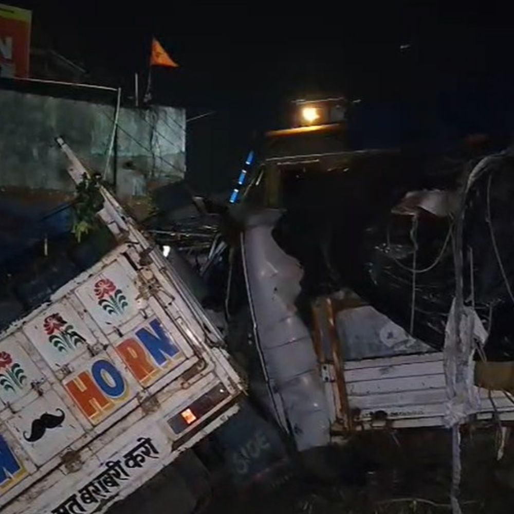 गिरिडीह में सड़क हादसा, तीन लोगों की मौत:  ट्रक ने कार में मारी टक्कर, भागने के दौरान कई वाहनों को कुचला; सात से अधिक घायल – Giridih News