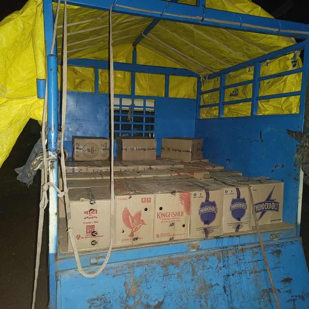 शिमला पुलिस ने अवैध शराब का जखीरा पकड़ा:  बोलेरो कैंपर से 30 पेटियां जब्त, रॉयल स्टैग-किंगफिशर की बोतलें; ‘हिमाचल में बिक्री हेतु’ लिखा था – Shimla News