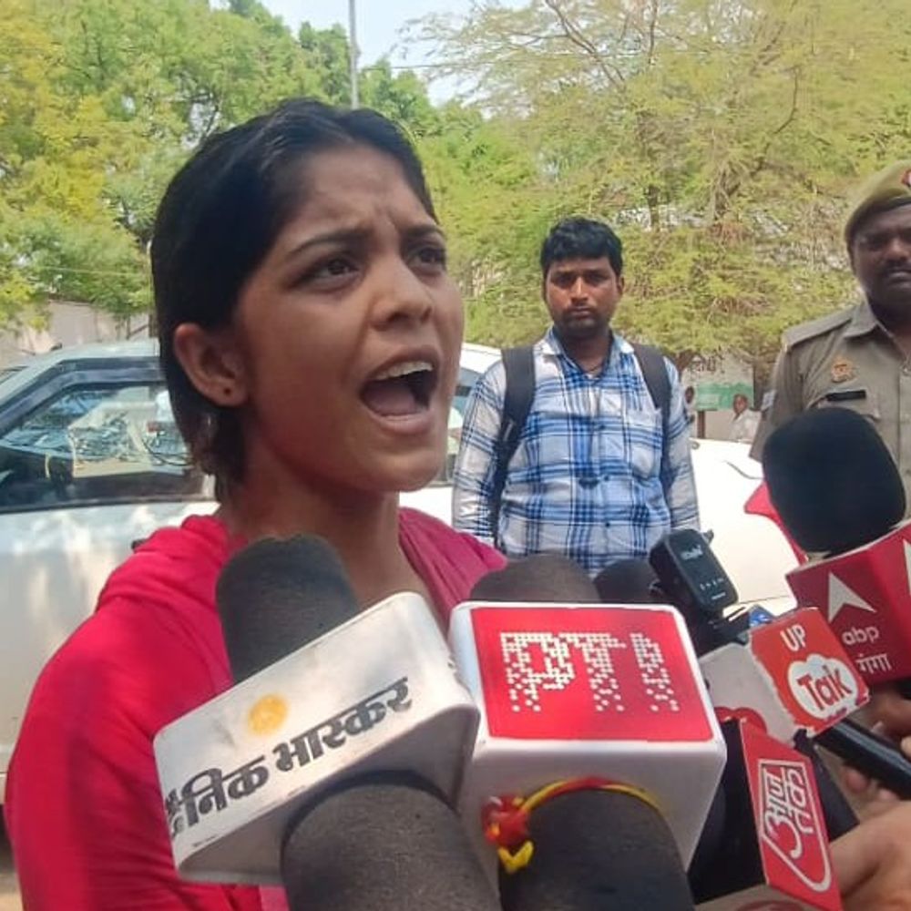 युवक की हत्या के 9 दिन बाद भी आरोपी फरार:  बहन ने DM-SP से मिलकर पुलिस पर लापरवाही का आरोप लगाया – Jaunpur News