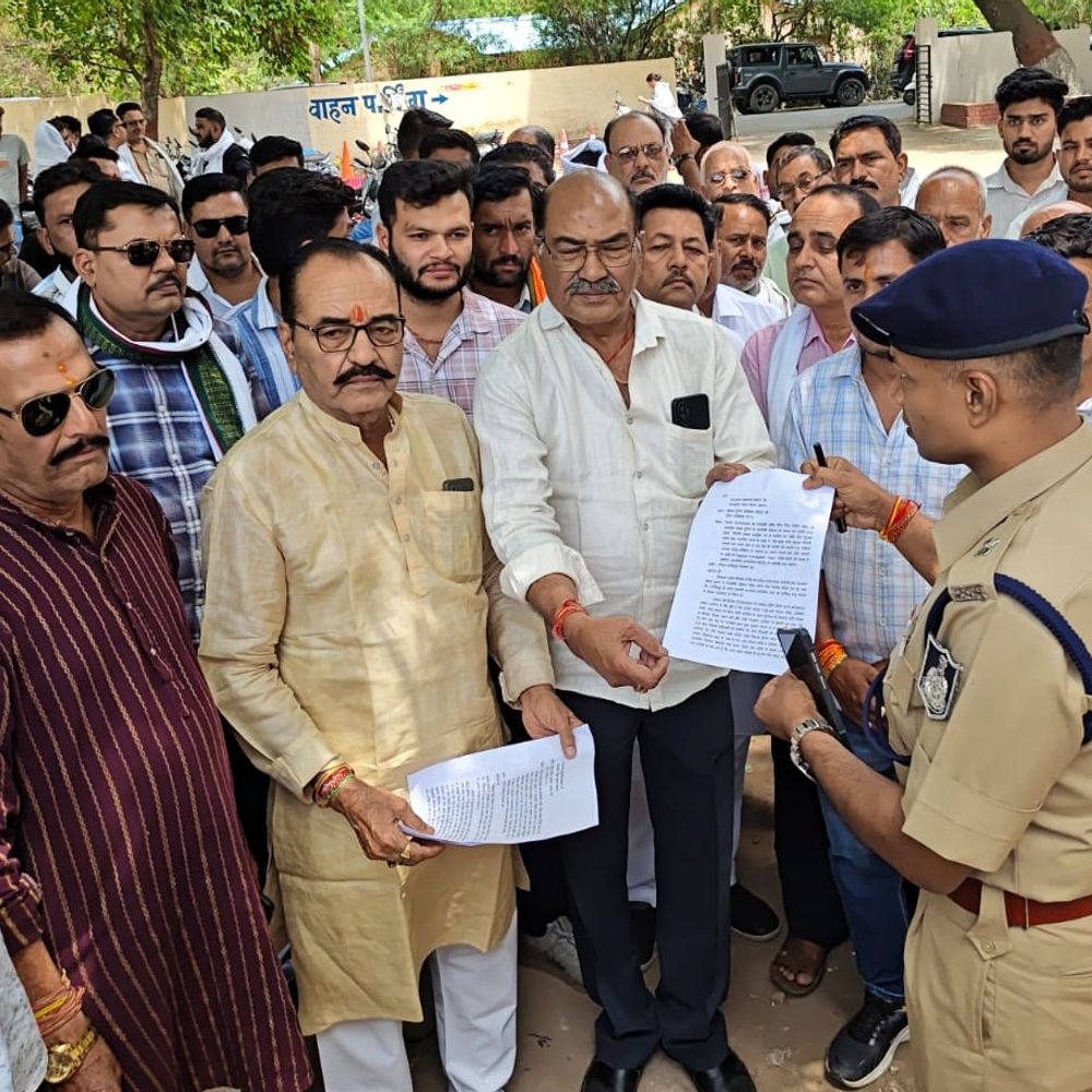 शराब ठेकेदार से मारपीट मामले में SIT जांच की मांग:  सर्वजातीय समाज ने गंभीर धाराएं जोड़ने के लिए ज्ञापन सौंपा – Narsinghpur News