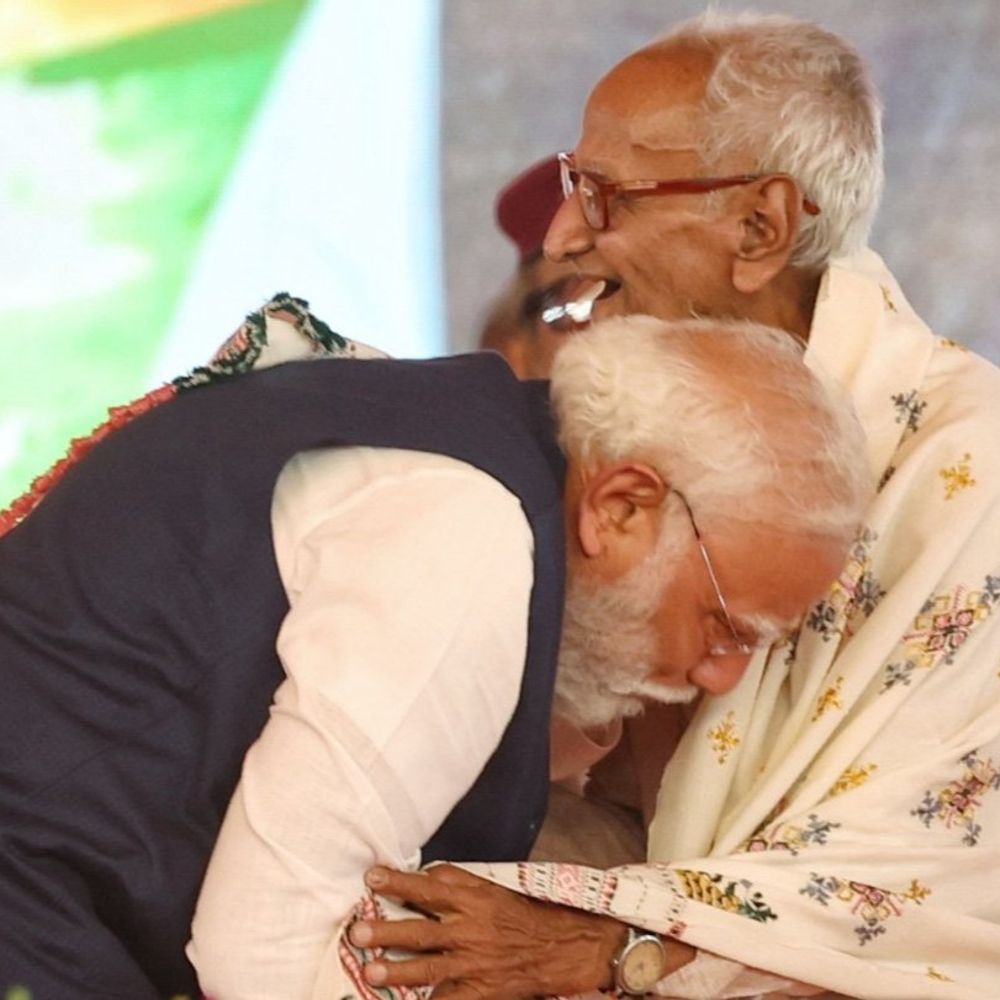 माखनलाल सरकार 16 साल की उम्र में RSS से जुड़े:  श्यामा प्रसाद के साथी, कश्मीर में तिरंगा आंदोलन में गिरफ्तार हुए; मोदी ने इनके पैर छुए
