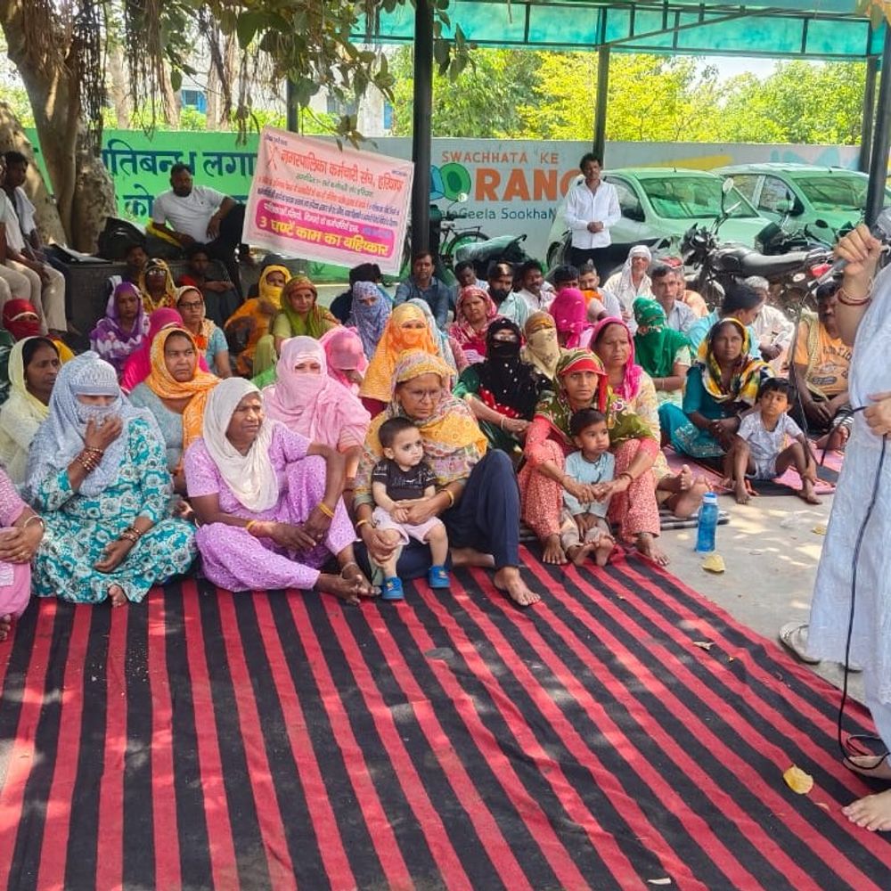 झज्जर में सफाई कर्मचारियों की हड़ताल जारी:  अब राजनीतिक समर्थन भी मिलने लगा, शहर में सफाई व्यवस्था चरमराई, कई जगह कूड़े के ढेर – Jhajjar News
