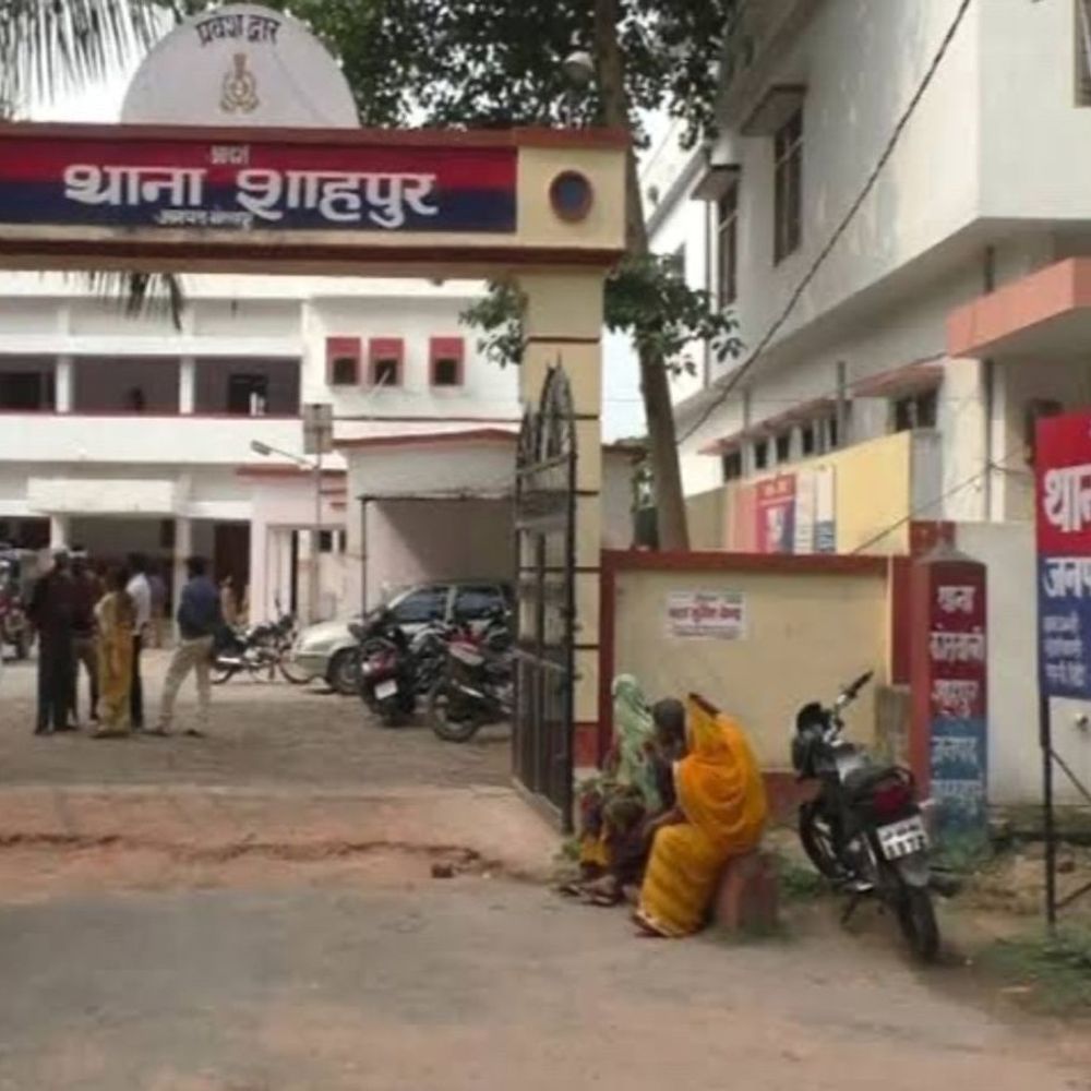 गोरखपुर में युवक की चाकू मारकर हत्या:  मैरिज हॉल में कपड़े पर खाना गिरने से हुआ विवाद, 3 महीने पहले हुई थी शादी – Gorakhpur News