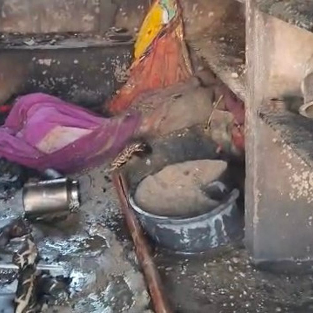 ब्रेकिंग न्यूज़:  चाय बनाने के लिए गैस चालू करते ही हुआ धमाका