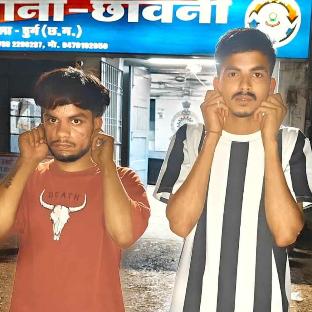 बुलेट-बाइक से सड़क पर कर रहे थे स्टंट:  रील बनाकर इंस्टाग्राम पर किया अपलोड, पुलिस ने कान पकड़वाकर मंगवाई माफी; वाहन भी जब्त – durg-bhilai News