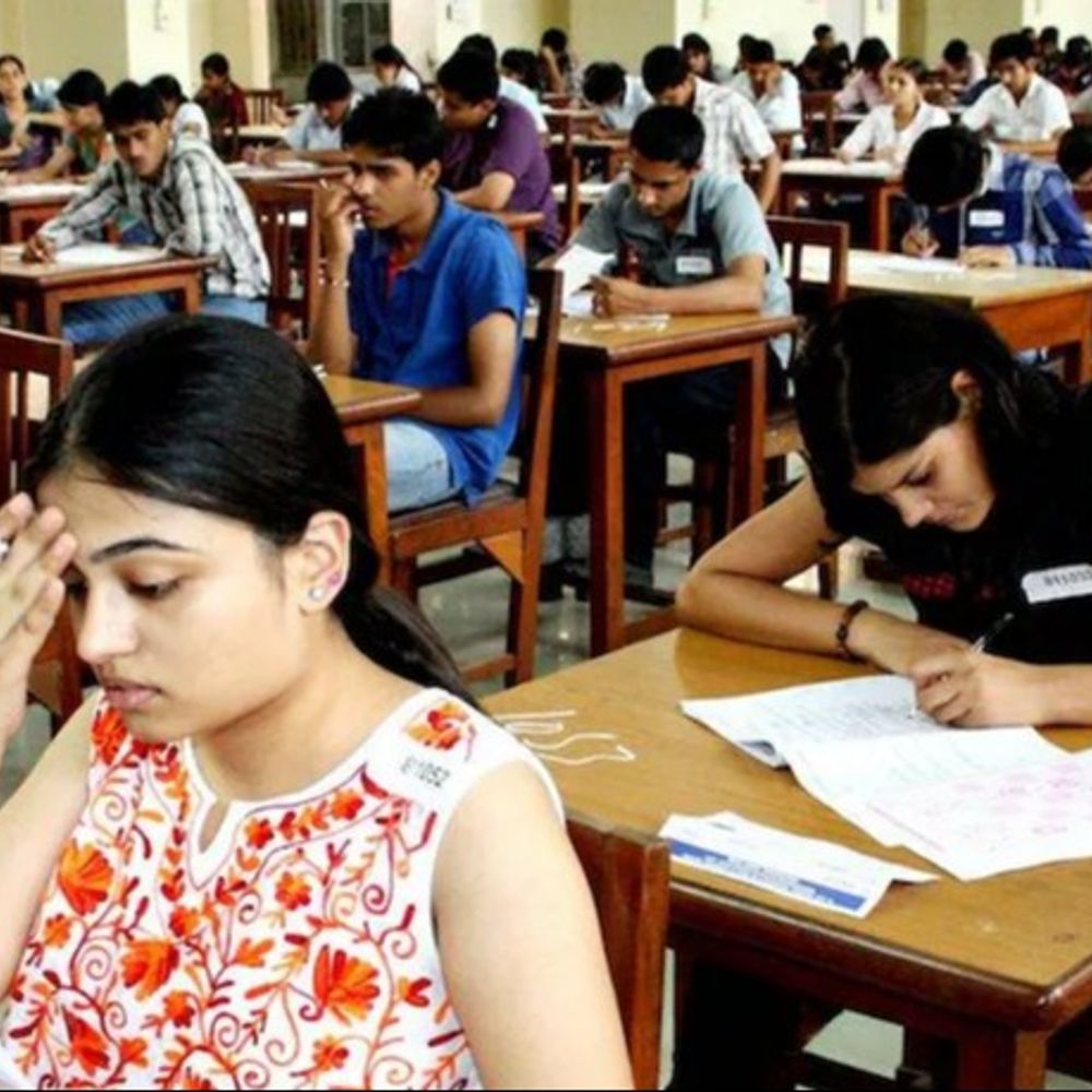 NEET UG पेपर लीक की आशंका, 13 संदिग्ध हिरासत में:गेस पेपर में 600 नंबर के सवाल मैच; केरल से पेपर राजस्थान पहुंचने का दावा