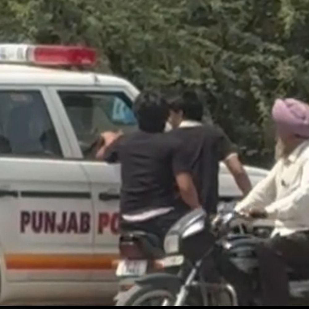 अबोहर में ASI ने ₹500 में खरीदा नशा:  वीडियो वायरल होने पर सस्पेंड, MLA जाखड़ बोले- जो खुद कारोबार फैला रहे वो कैसे रोकेंगे नशा – Abohar News