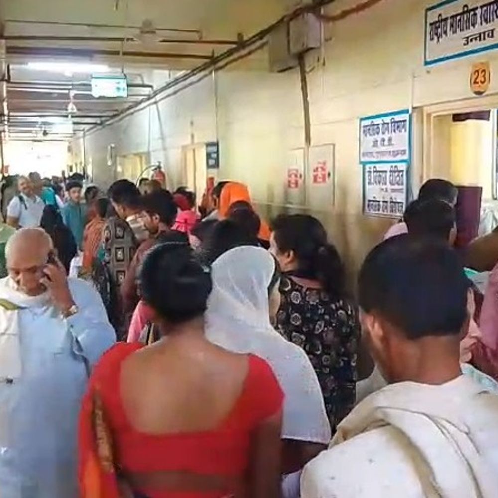 उन्नाव अस्पताल में 11 सौ से अधिक मरीज पहुंचे:इमरजेंसी वार्ड में 24 घंटे में 20 मरीज पहुंचे, एक्सरे ब्लड जांच में लंबी लाइन