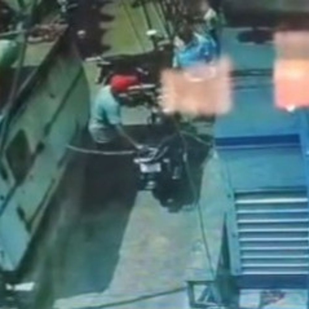 गयाजी में दिनदहाड़े बाइक की चोरी:  पीड़ित ने शोरूम के बाहर बाइक खड़ी की थी, वापस लौटे तो नहीं मिली गाड़ी – Gaya News