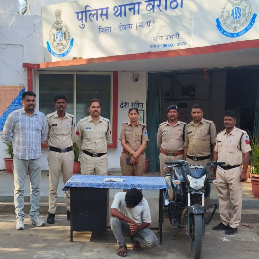 बिना नंबर बाइक पर कट्टा लेकर घूम रहा था बदमाश:  देवास के तीन मामलों का आरोपी जिंदा कारतूस सहित गिरफ्तार, बाइक जब्त – Dewas News