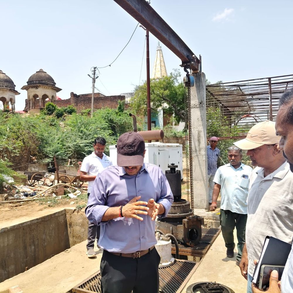 चित्रकूट DM पुलकित गर्ग ने सीवरेज प्लांट का निरीक्षण किया:रामघाट स्थित प्लांट पर CCTV कैमरे लगाने, साफ-सफाई कराने को कहा, दिए निर्देश