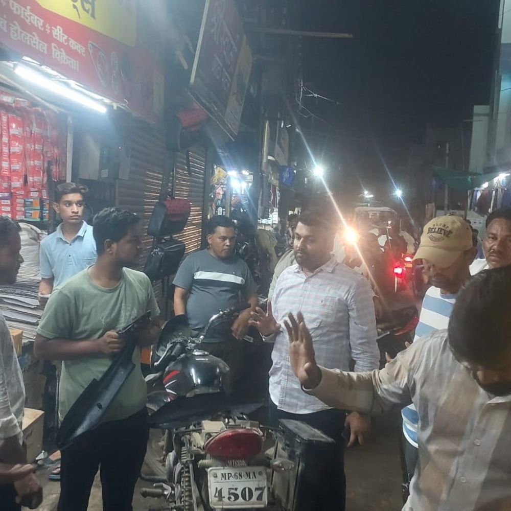 चौपाटी और बाजारों में गंदगी-अतिक्रमण पर 7 हजार जुर्माना:मार्किंग के बाहर लगे ठेले-दुकानें हटाईं, अतिक्रमण पर निगम सख्त