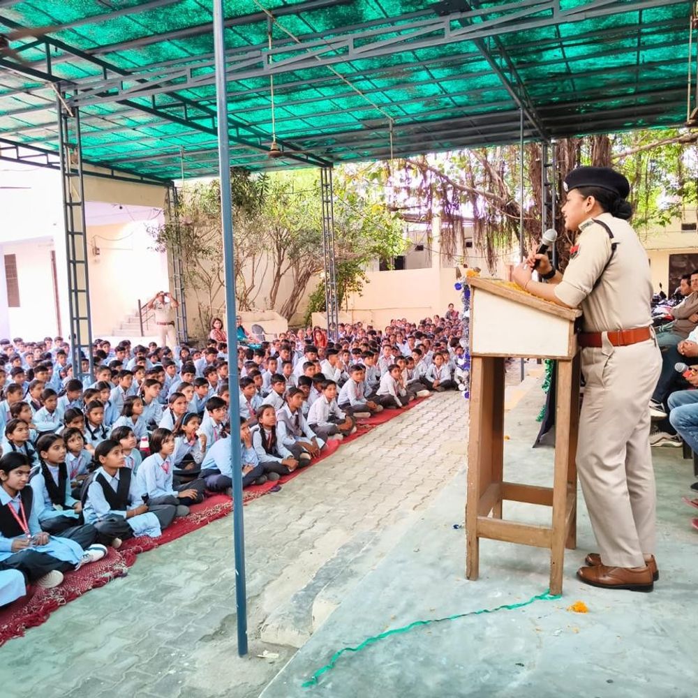 एडिशनल एसपी ने साइबर फ्रॅाड की दी जानकारी:  महात्मा गांधी स्कूल हरसोली में हुआ सेमिनार, फेक न्यूज और गेमिंग से भी किया सतर्क – Khairthal-Tijara News